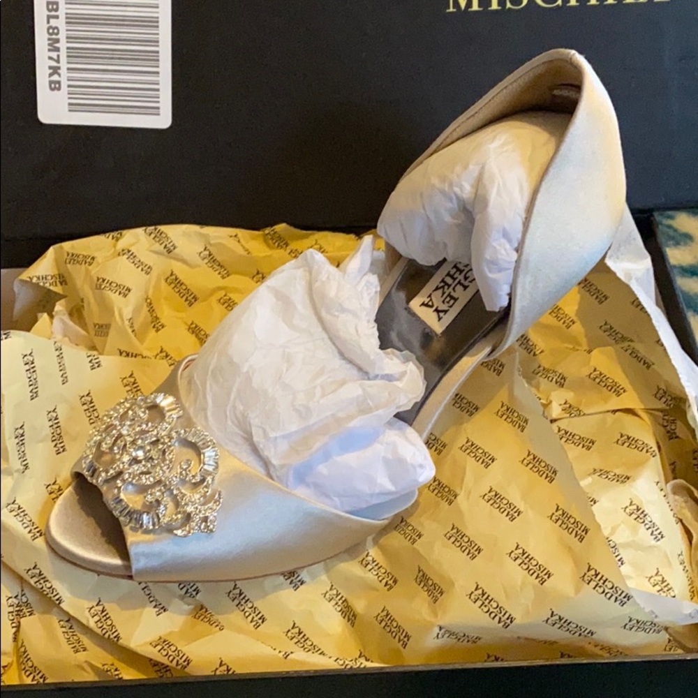 Badgley Mischka Embellished Wedding shoes sz 6 NEW - Picture 2 of 6